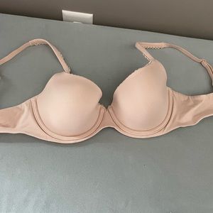 Victoria’s Secret bra. Size 32D.